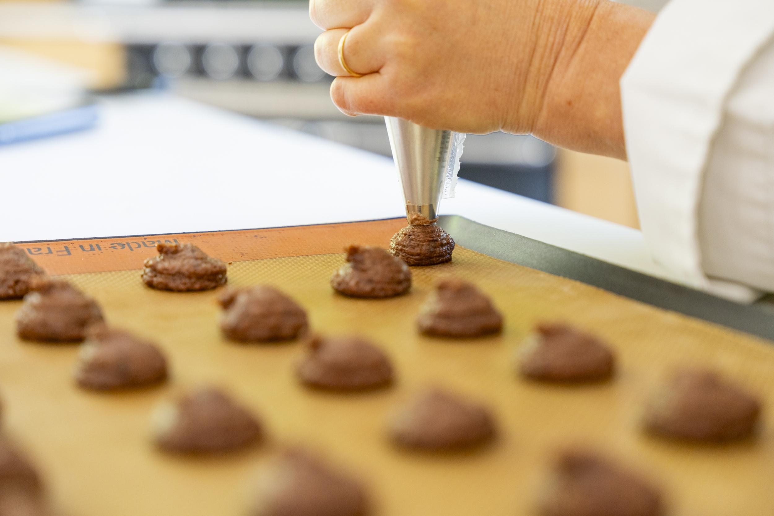 Confectionnez vos macarons gourmands avec Stéphanie - Image n°6 - Wecandoo