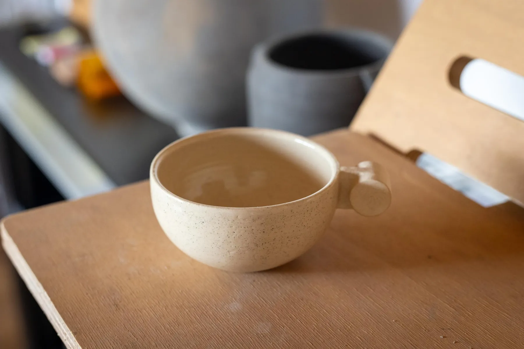 Façonnez votre tasse en céramique avec Benjamin - Image n°1 - Wecandoo