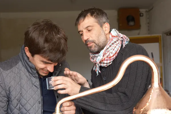 Créez votre propre eau-de-vie avec Damien - Image n°5 - Wecandoo