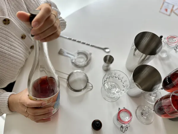 Créez un cocktail signature au champagne avec Zoé - Image n°5 - Wecandoo