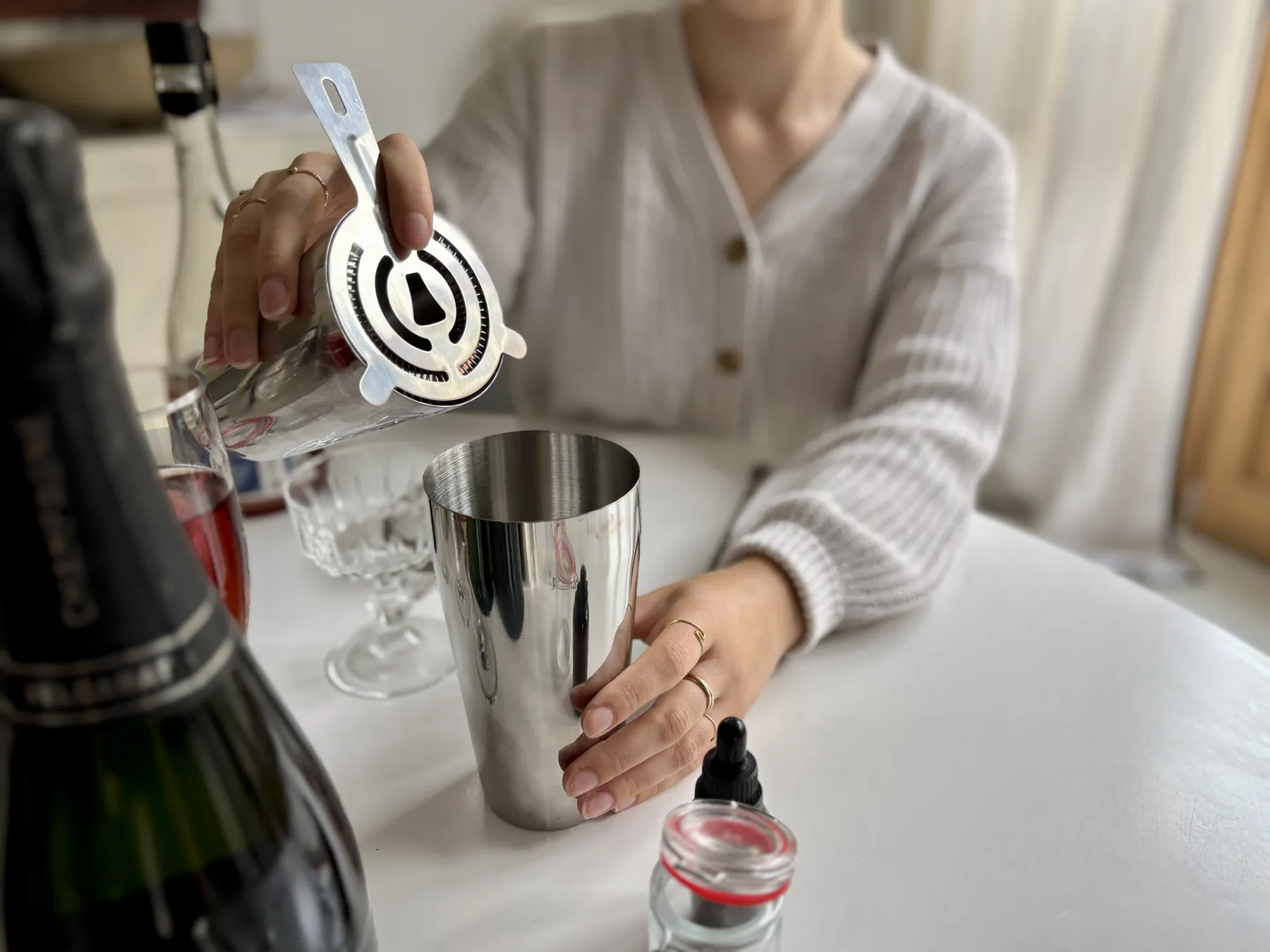 Créez un cocktail signature au champagne avec Zoé - Image n°4 - Wecandoo