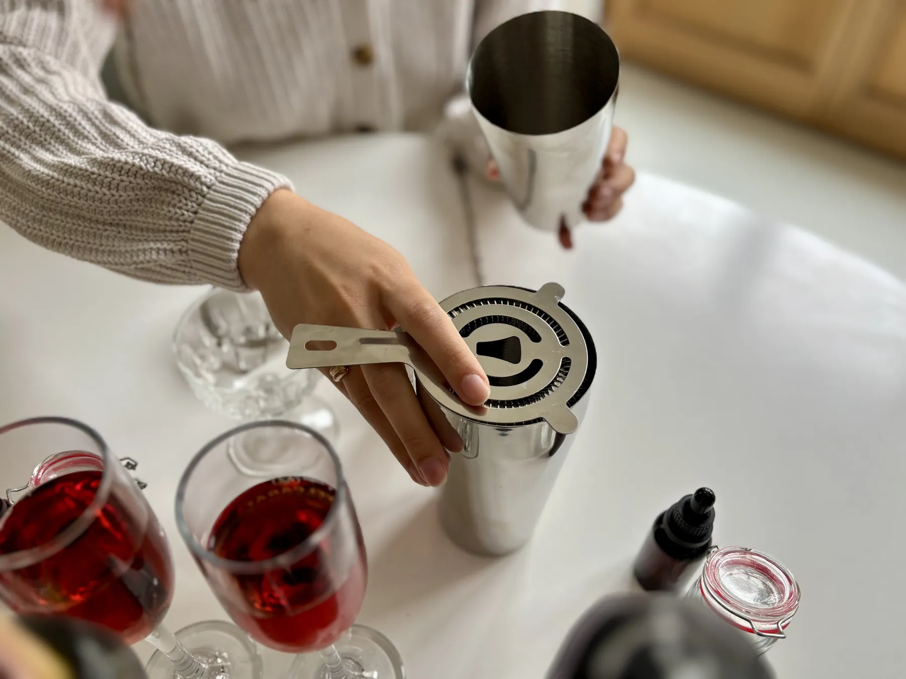 Créez un cocktail au champagne en duo avec Zoé - Image n°4 - Wecandoo