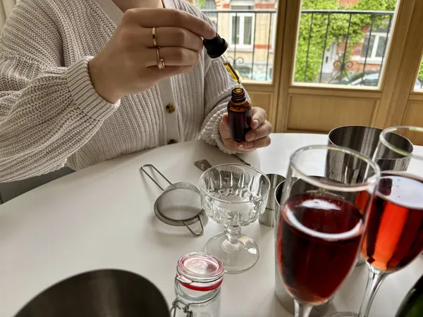 Créez un cocktail au champagne en duo avec Zoé - Image n°3 - Wecandoo