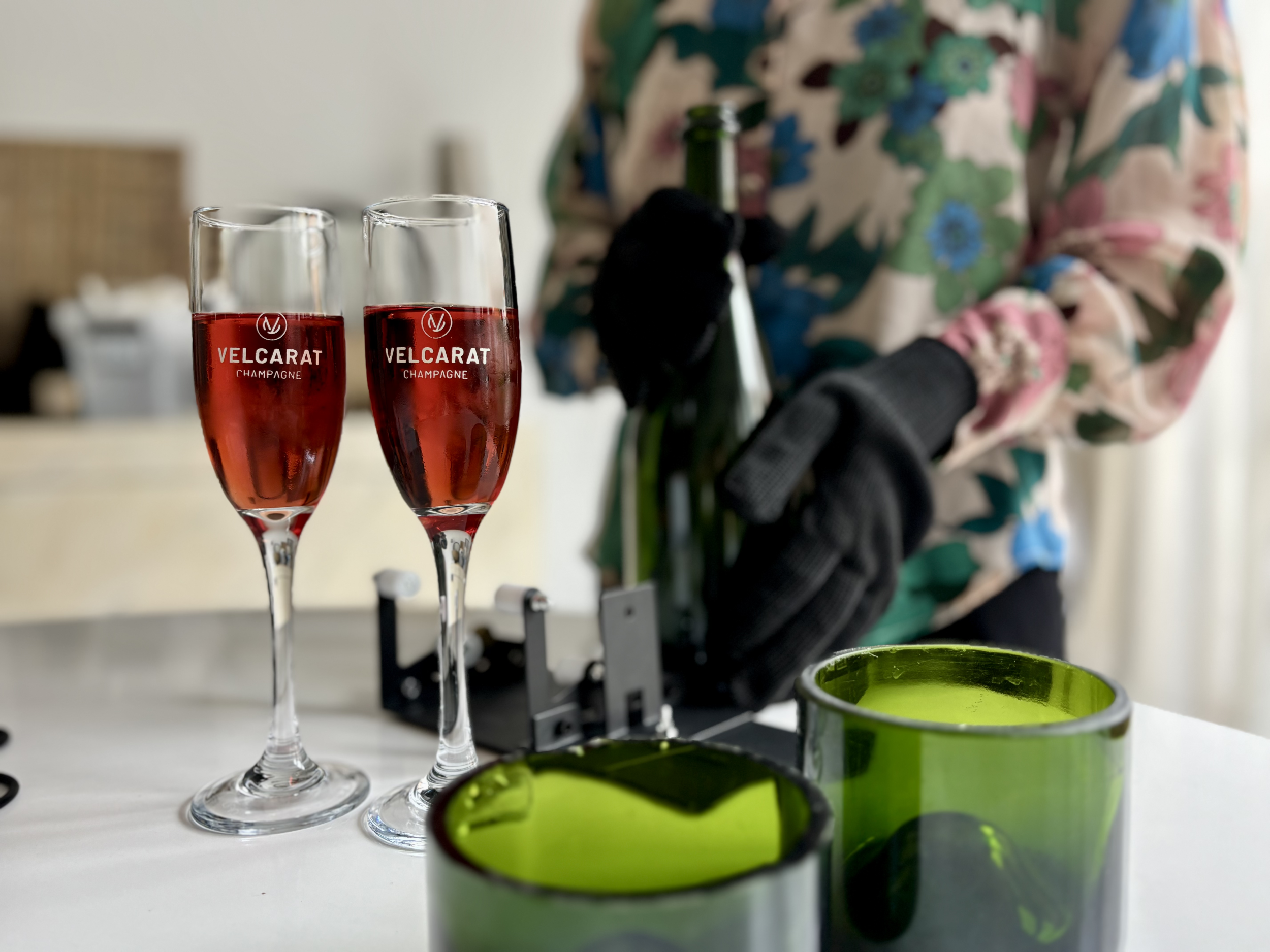 Façonnez votre duo de verres à partir d'une bouteille de champagne avec Zoé - Image n°7 - Wecandoo