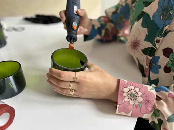 Façonnez votre duo de verres à partir d'une bouteille de champagne avec Zoé - Image n°3 - Wecandoo