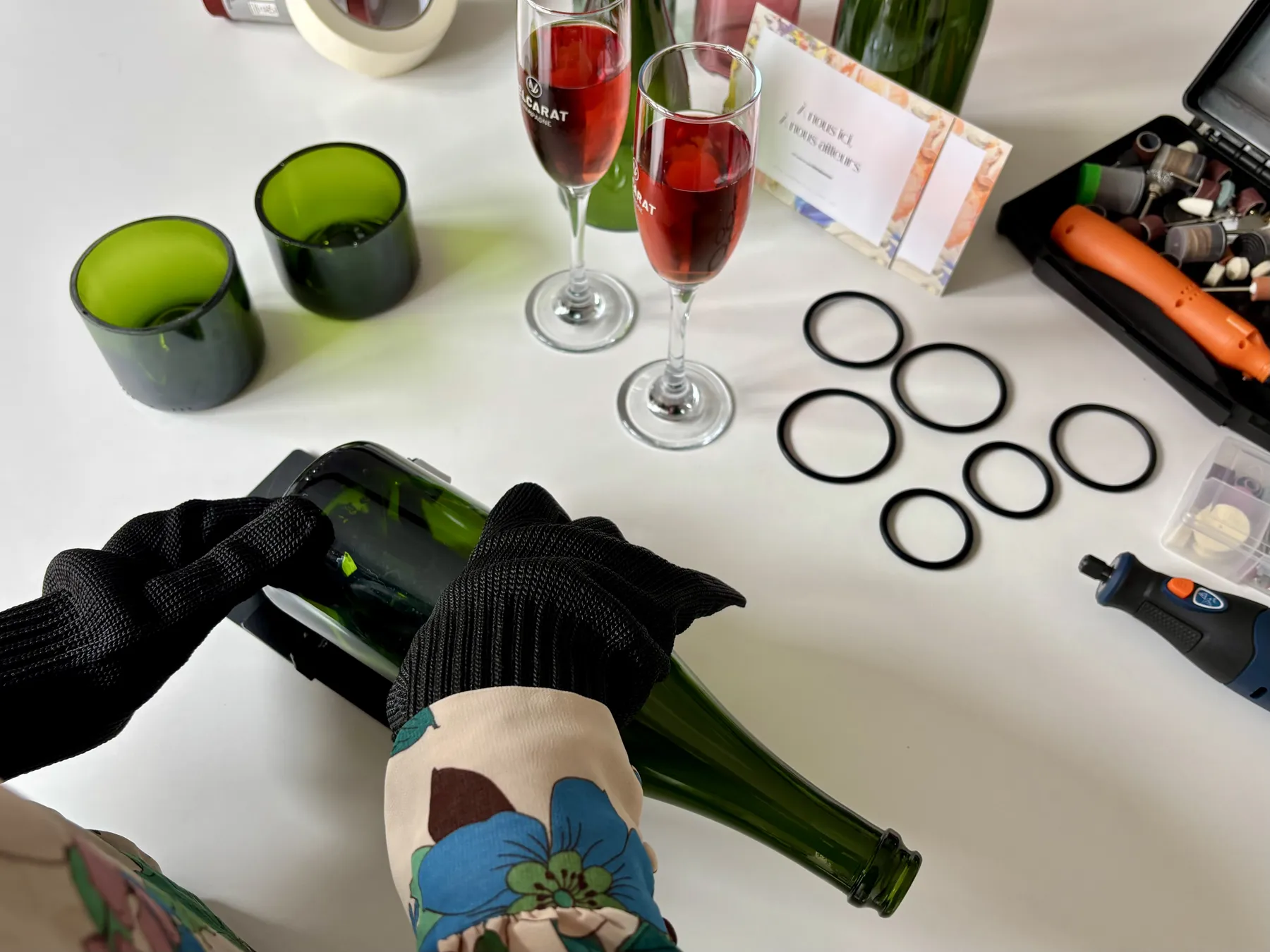 Façonnez votre duo de verres à partir d'une bouteille de champagne avec Zoé - Image n°4 - Wecandoo