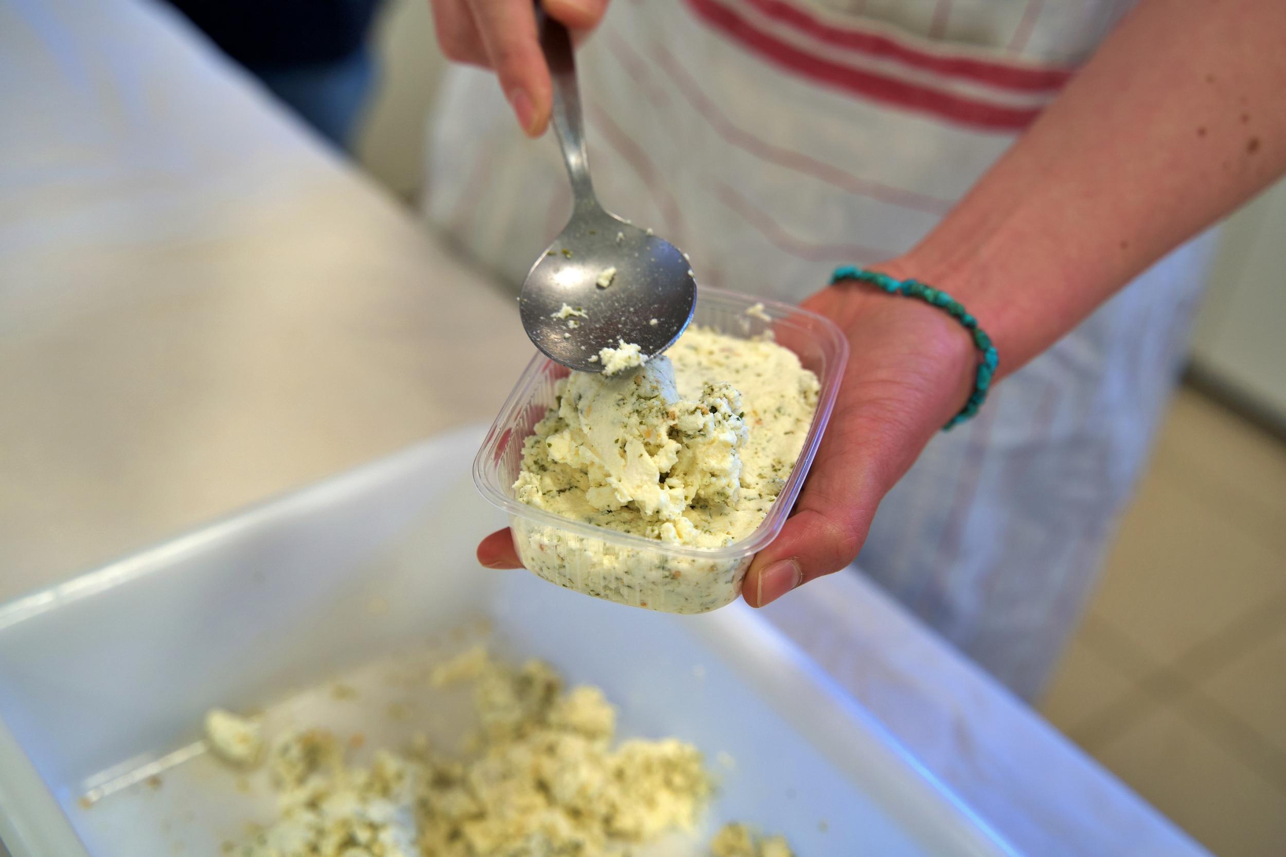 Wecandoo - Moulez vos fromages en famille avec Adèle et Loïc - Image n°2
