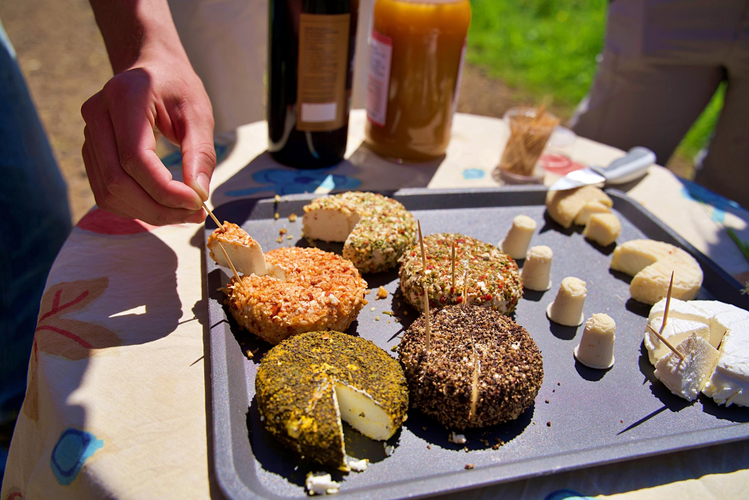 Wecandoo - Moulez vos fromages en famille avec Adèle et Loïc - Image n°3