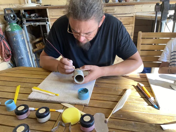 Initiez-vous à la décoration sur céramique avec Sabine - Image n°3 - Wecandoo