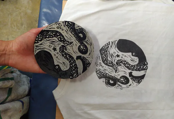 Imprimez votre linogravure sur textile avec Albane - Image n°3 - Wecandoo