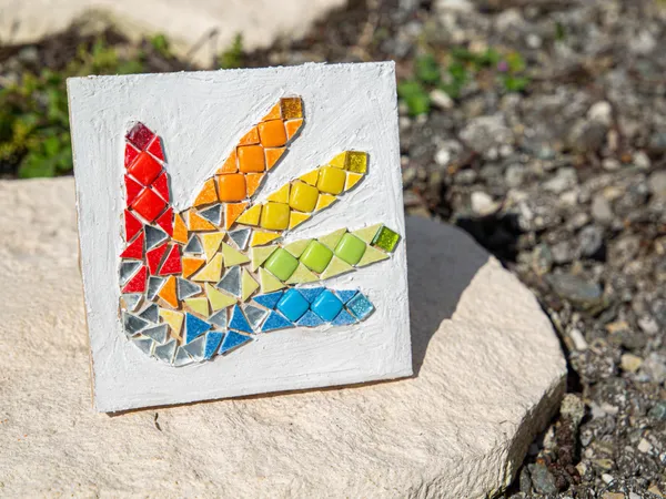 Réalisez vos empreintes de mains en mosaïque en famille avec Francine - Image n°4 - Wecandoo