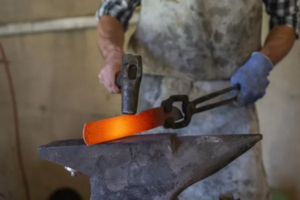 Réalisez chacun votre couteau à la forge ou en stock removal sur une journée en duo - Image n°2 - Wecandoo