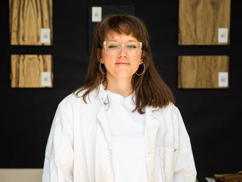 Anne : Experte en marqueterie contemporaine à Lyon