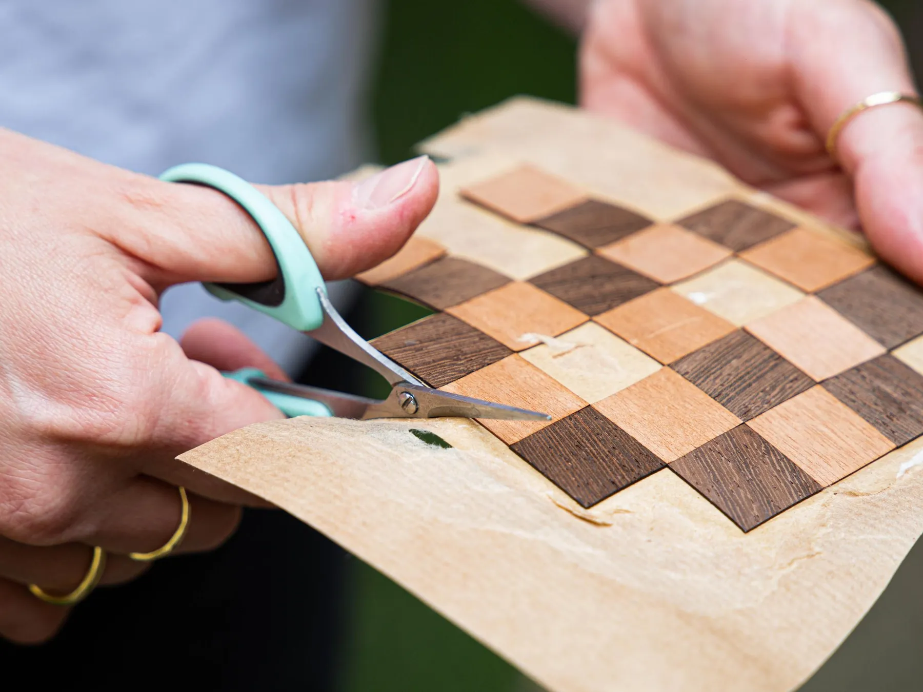 Initiez-vous à la marqueterie contemporaine avec Anne - Image n°2 - Wecandoo