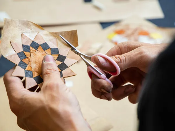 Initiez-vous à la marqueterie en duo avec votre enfant, accompagnés par Anne - Image n°2 - Wecandoo