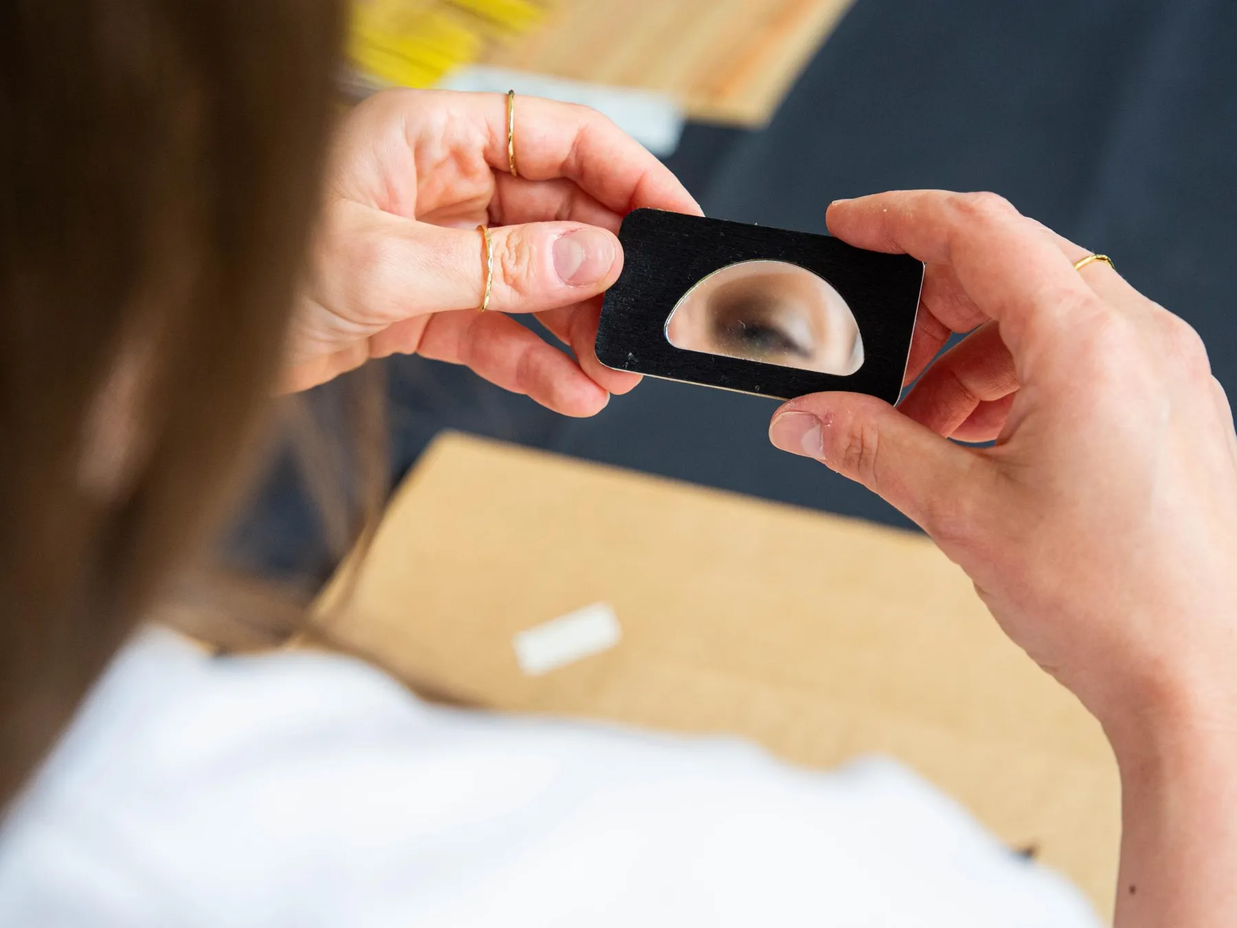 Réalisez votre miroir de poche en marqueterie avec Anne - Image n°2 - Wecandoo