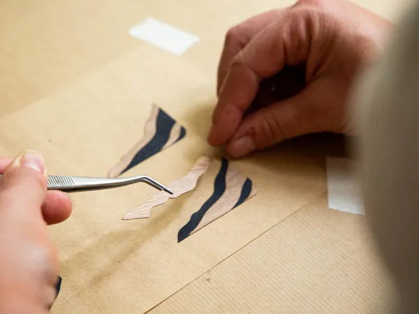 Réalisez votre miroir de poche en marqueterie avec Anne - Image n°4 - Wecandoo