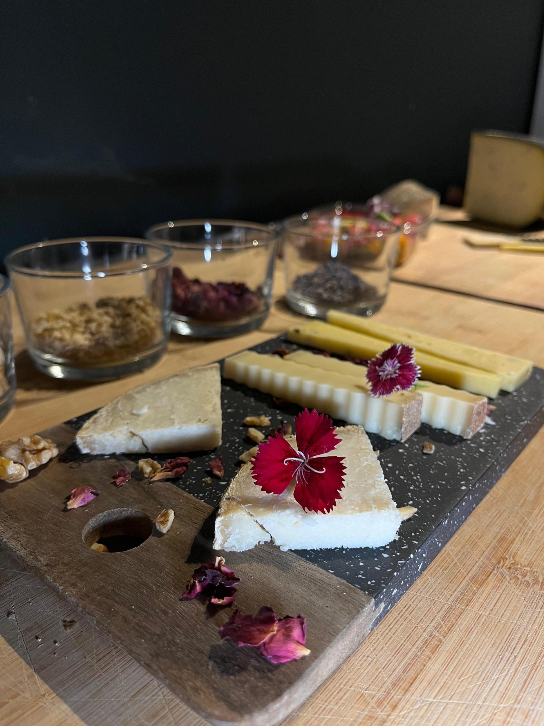 Initiez-vous aux accords fromages & bières avec Antoine et Quentin - Image n°4 - Wecandoo