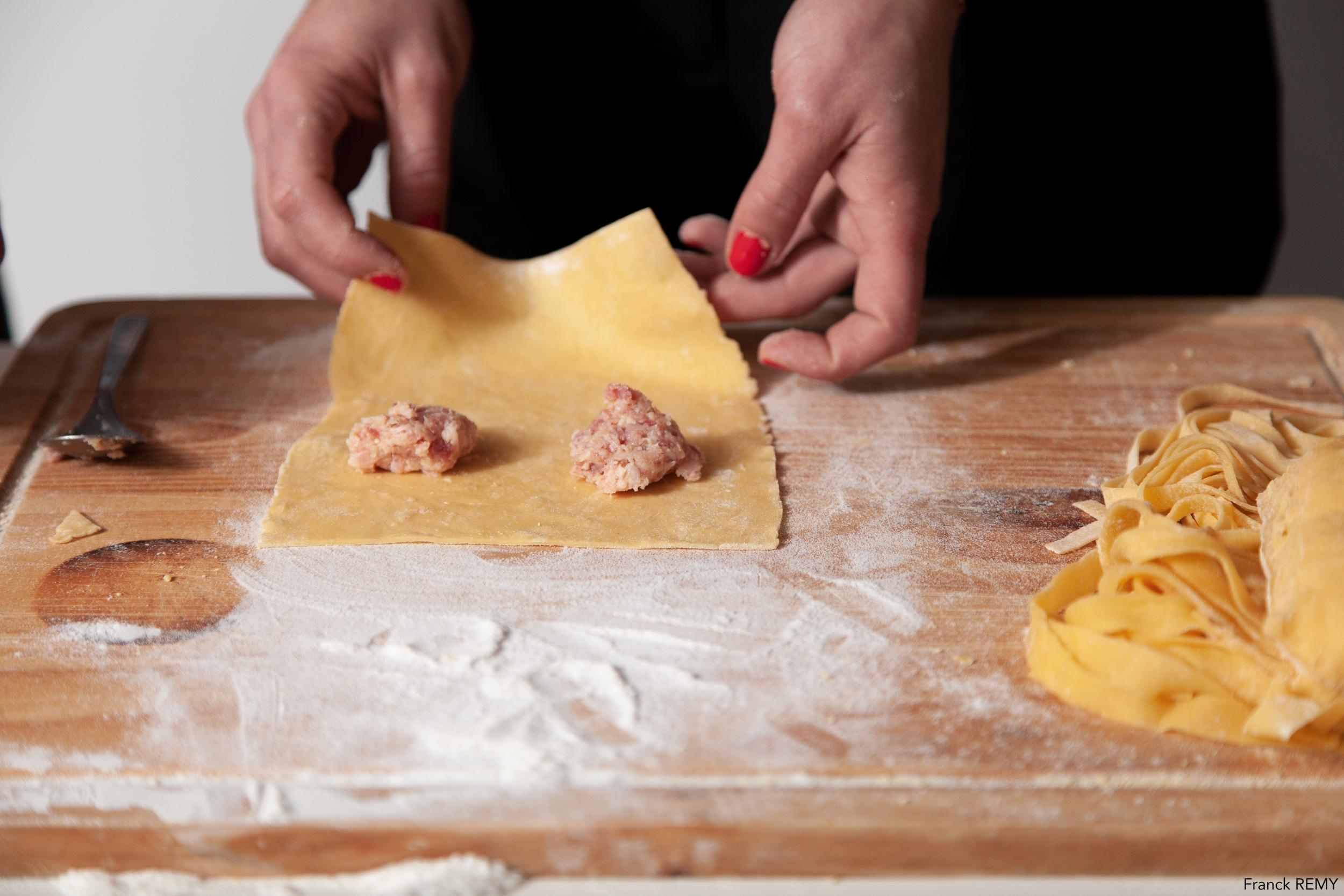 Wecandoo - Réunissez votre équipe et cuisinez ensemble des raviolis avec Claudio et son équipe - Image n°2