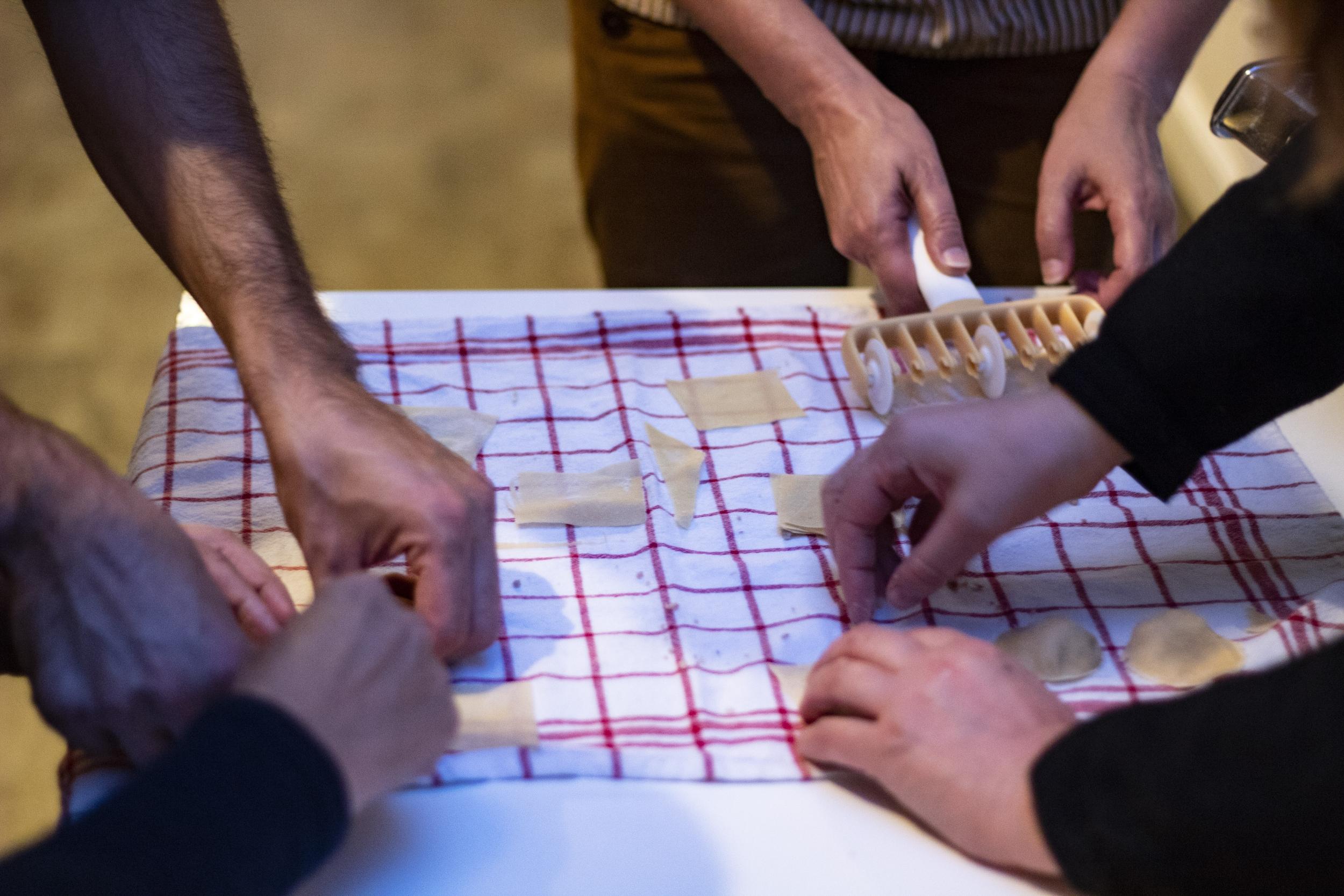 Wecandoo - Réunissez votre équipe et cuisinez ensemble des raviolis avec Claudio et son équipe - Image n°8