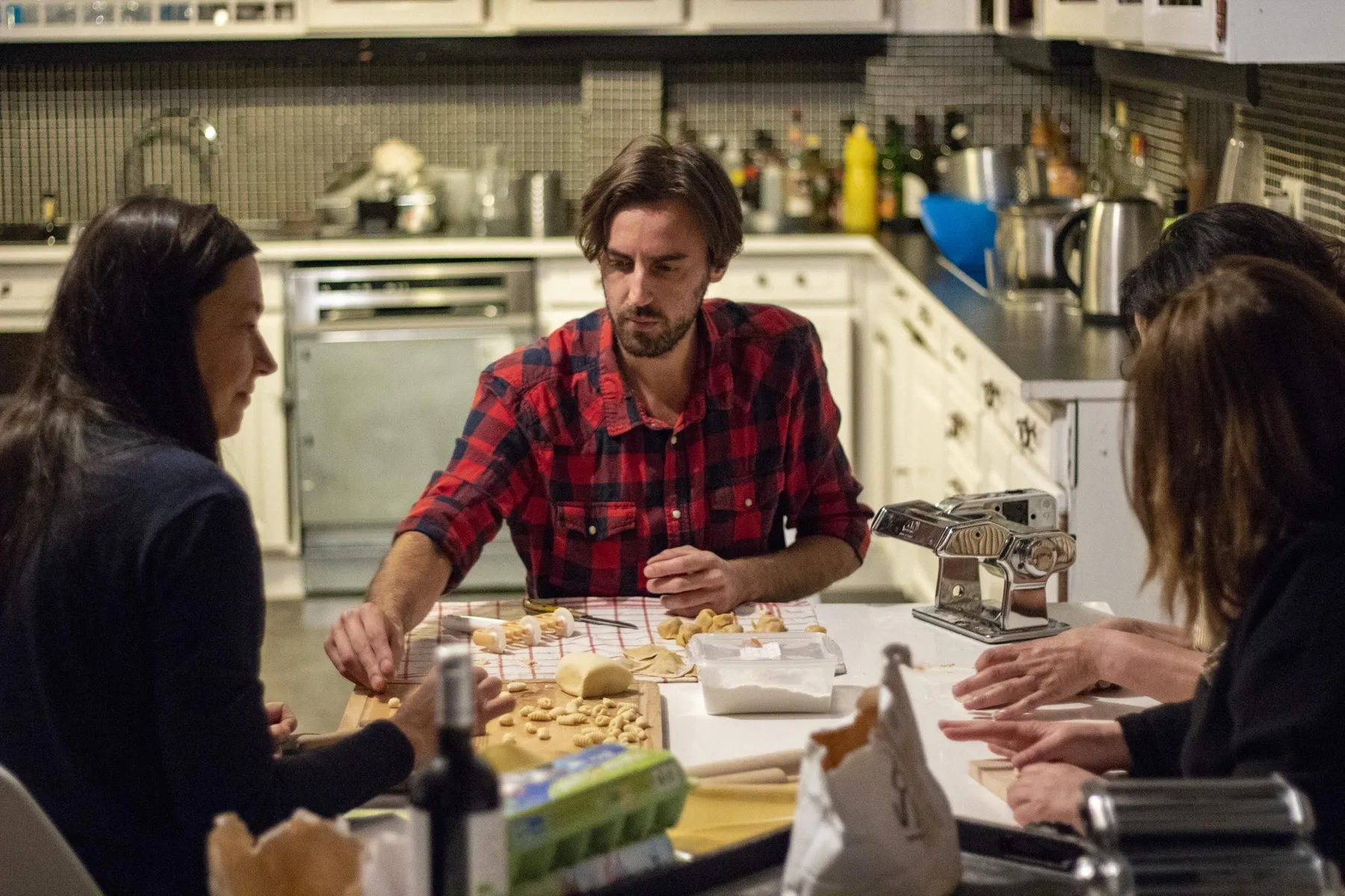 Rassemblez votre équipe et cuisinez vos gnocchis dans le Viaduc des Arts - Image n°4 - Wecandoo