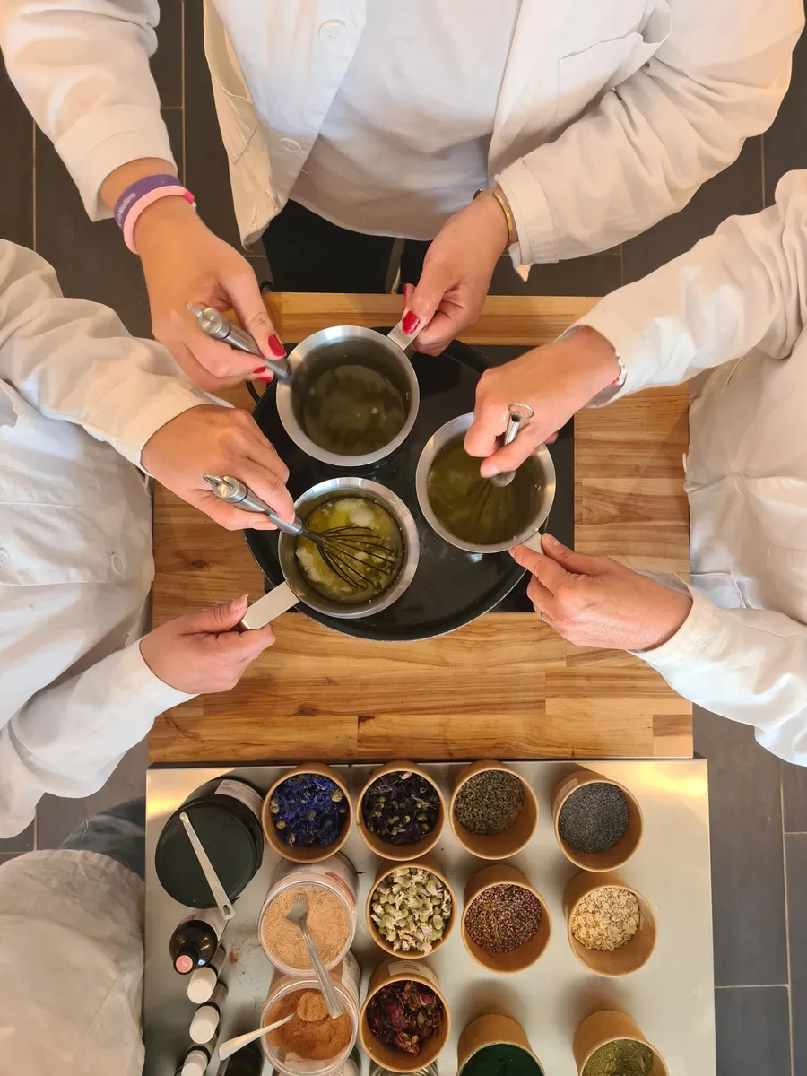 Réalisez vos savons saponifiés à froid avec les plantes du jardin - Image n°1 - Wecandoo