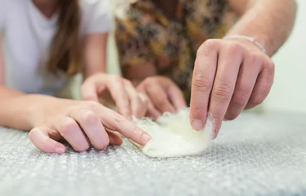 Initiez-vous au feutrage de laine en duo avec votre enfant accompagnés par Florence - Image n°1 - Wecandoo
