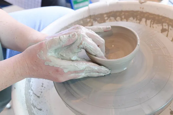 Initiez-vous au tour de potier avec Bérengère - Image n°3 - Wecandoo