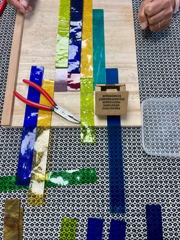 Réalisez votre photophore rond en vitrail traditionnel avec Stéphanie - Image n°2 - Wecandoo