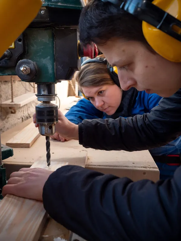 Fabriquez votre transat bain de soleil en bois recyclé sur une journée avec Camille - Image n°3 - Wecandoo