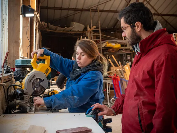 Fabriquez votre transat bain de soleil en bois recyclé sur une journée avec Camille - Image n°2 - Wecandoo