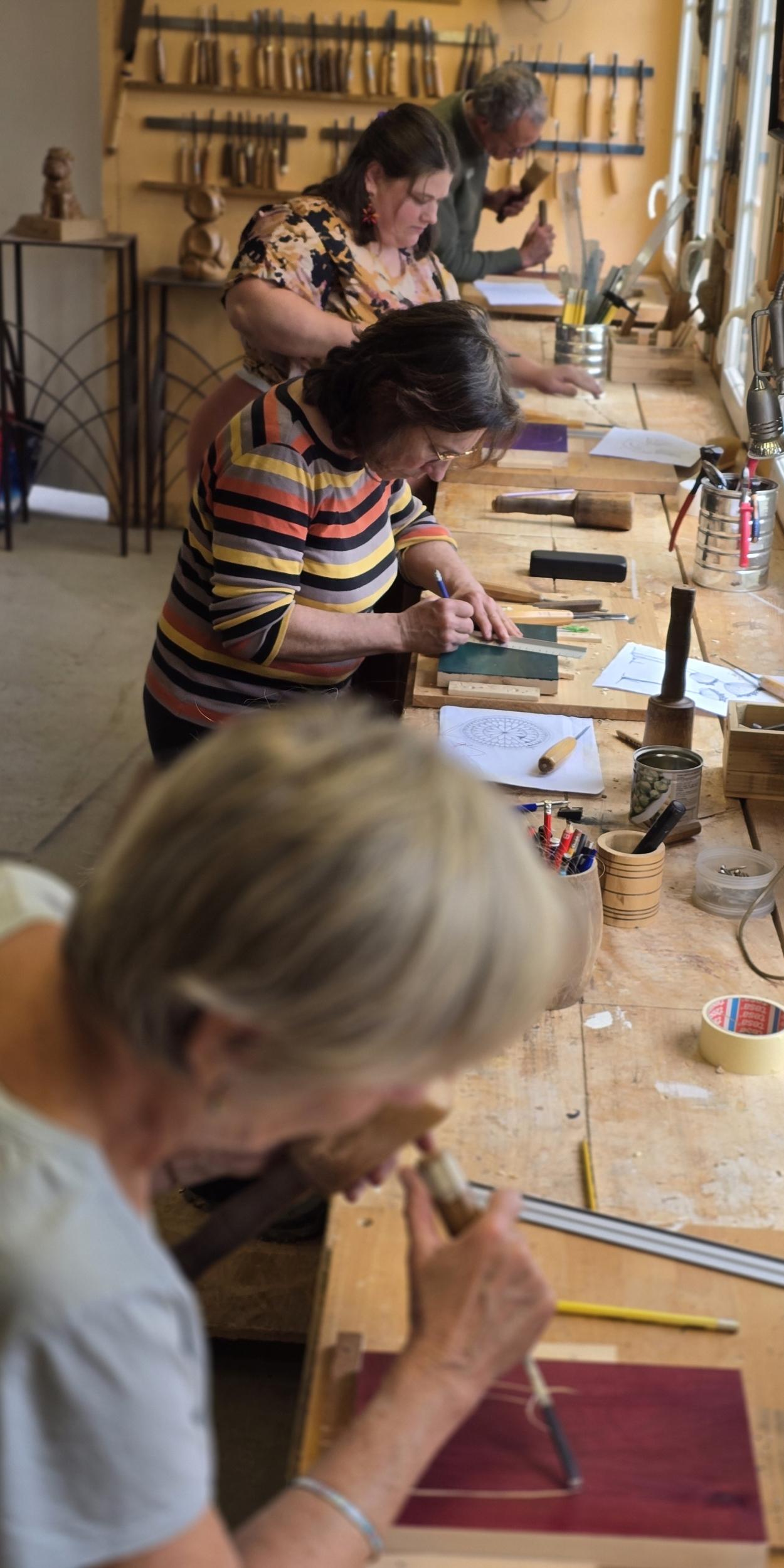 Wecandoo - Initiez-vous à la sculpture sur bois sur une journée avec Fabienne - Afbeelding nr. 12