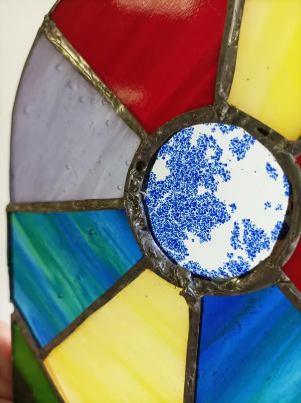 Réalisez votre vitrail Tiffany sur une journée avec Alice - Image n°1 - Wecandoo