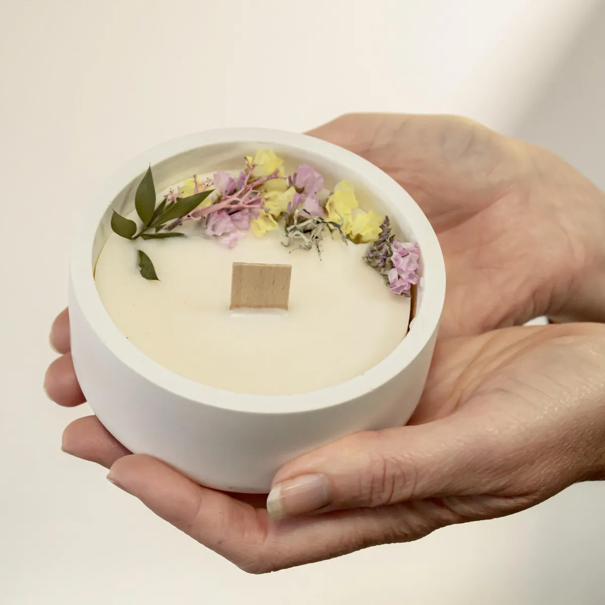 Réalisez votre bougie parfumée fleurie