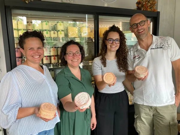 Réunissez votre équipe et initiez-vous à la fabrication fromagère avec Yann - Image n°4 - Wecandoo