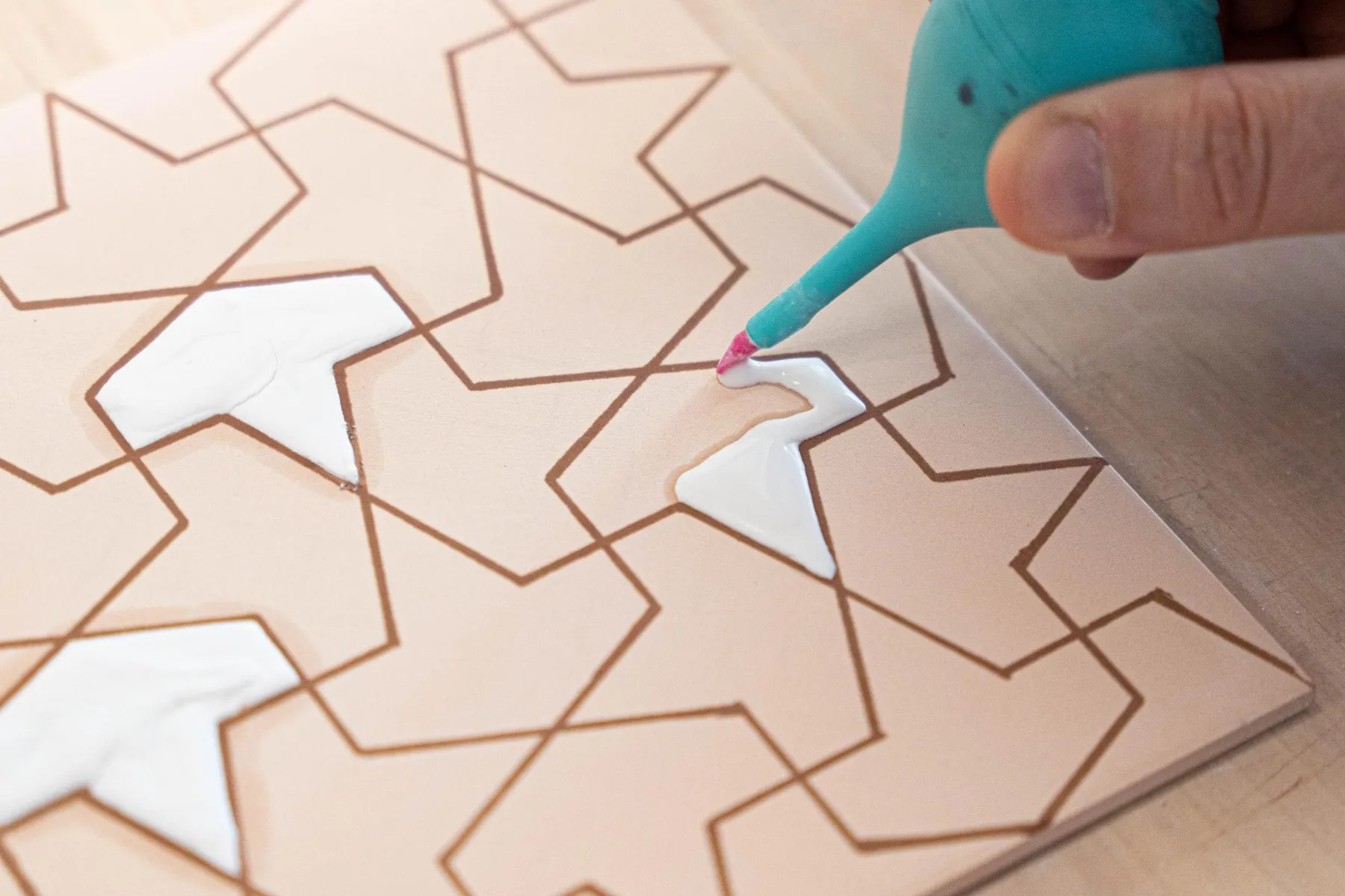 Décorez votre dessous de plat en céramique avec Hadjiat - Image n°1 - Wecandoo