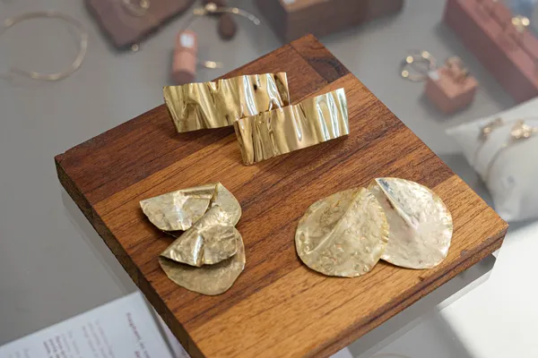 Réalisez vos maxi boucles d'oreilles texturées avec Ngan - Afbeelding nr. 4 - Wecandoo