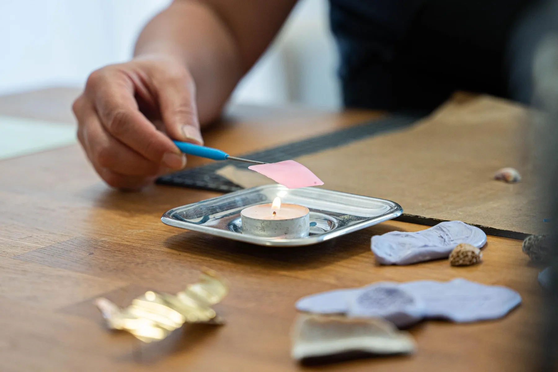 Créez votre médaillon ou deux breloques en cire perdue avec Ngan - Image n°4 - Wecandoo