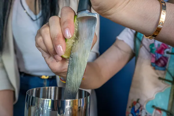 Initiez-vous aux cocktails au thé avec Qiurong - Afbeelding nr. 4 - Wecandoo