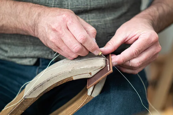 Initiez-vous à la maroquinerie traditionnelle avec Donaïg - Image n°1 - Wecandoo