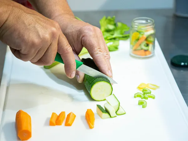 Préparez votre terrine et un pot de pickles avec Elisabeth - Image n°3 - Wecandoo