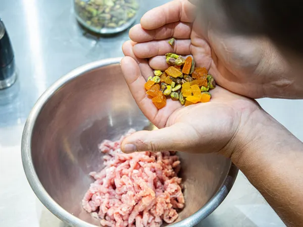 Préparez votre terrine et un pot de pickles avec Elisabeth - Image n°4 - Wecandoo