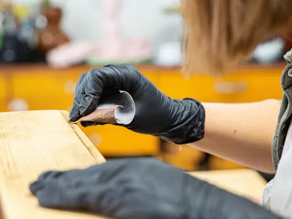 Relookez un petit meuble en bois sur une journée avec Laurianne - Image n°1 - Wecandoo