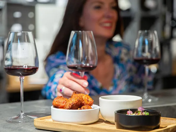 Dégustez des accords vins et tapas avec Michaël et Julien - Image n°3 - Wecandoo