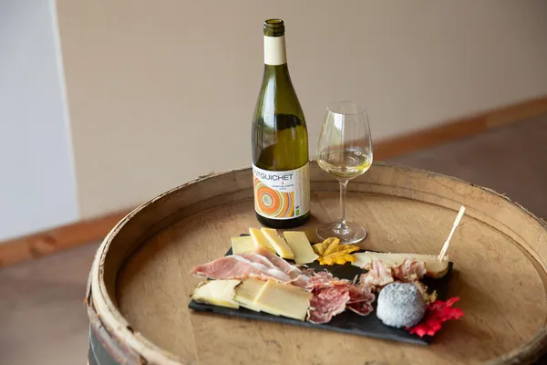 Visitez des vignes et dégustez du vin avec Pierric et Maura - Image n°5 - Wecandoo