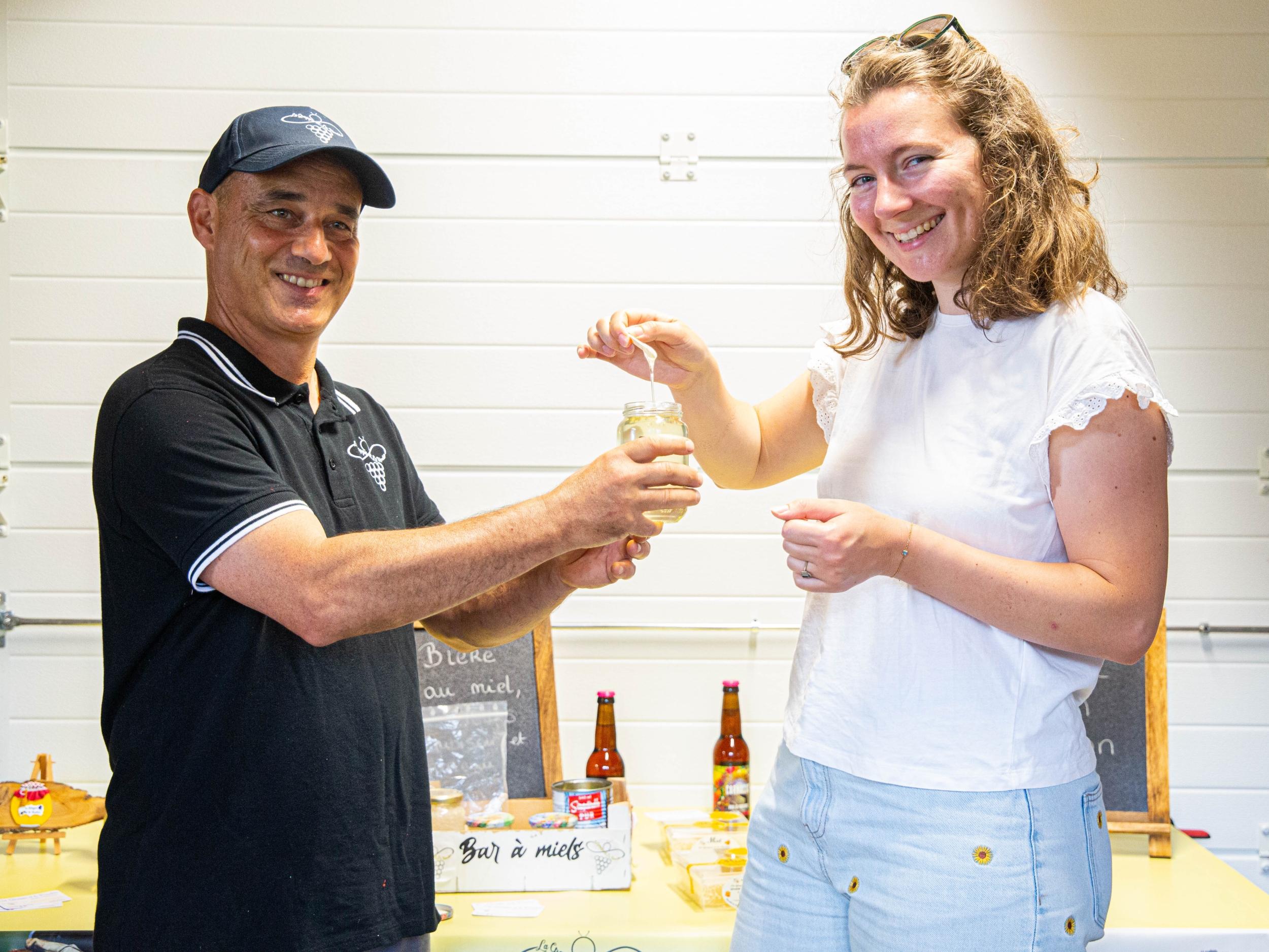 Découvrez les secrets de l'apiculture de la ruche au dessert avec Raphaël - Image n°5 - Wecandoo