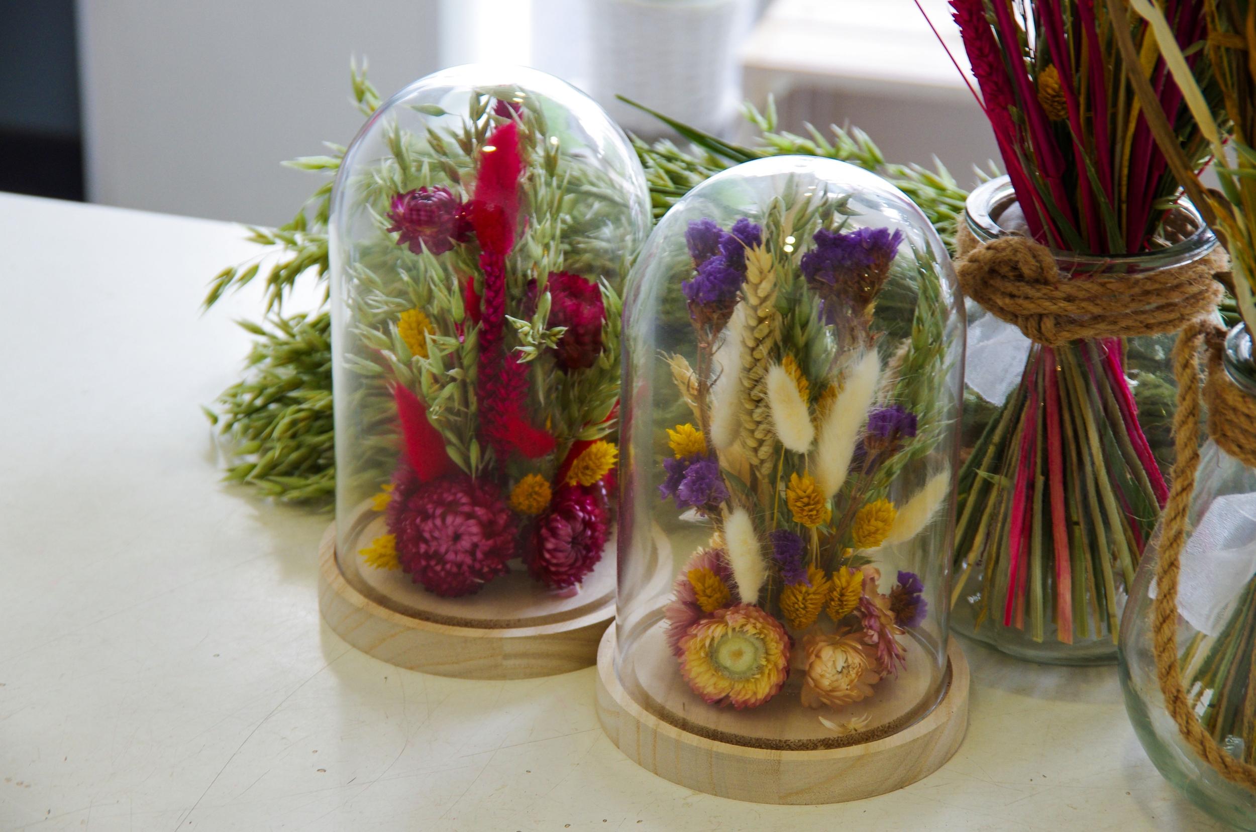 Réalisez votre cloche de fleurs séchées