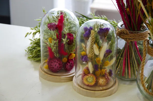 Réalisez votre cloche de fleurs séchées à Paris
