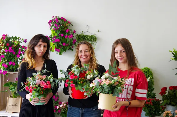 Créez votre composition de fleurs fraîches avec Lucie - Image n°4 - Wecandoo