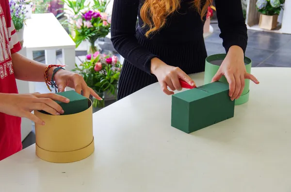 Créez votre composition de fleurs fraîches avec Lucie - Image n°3 - Wecandoo